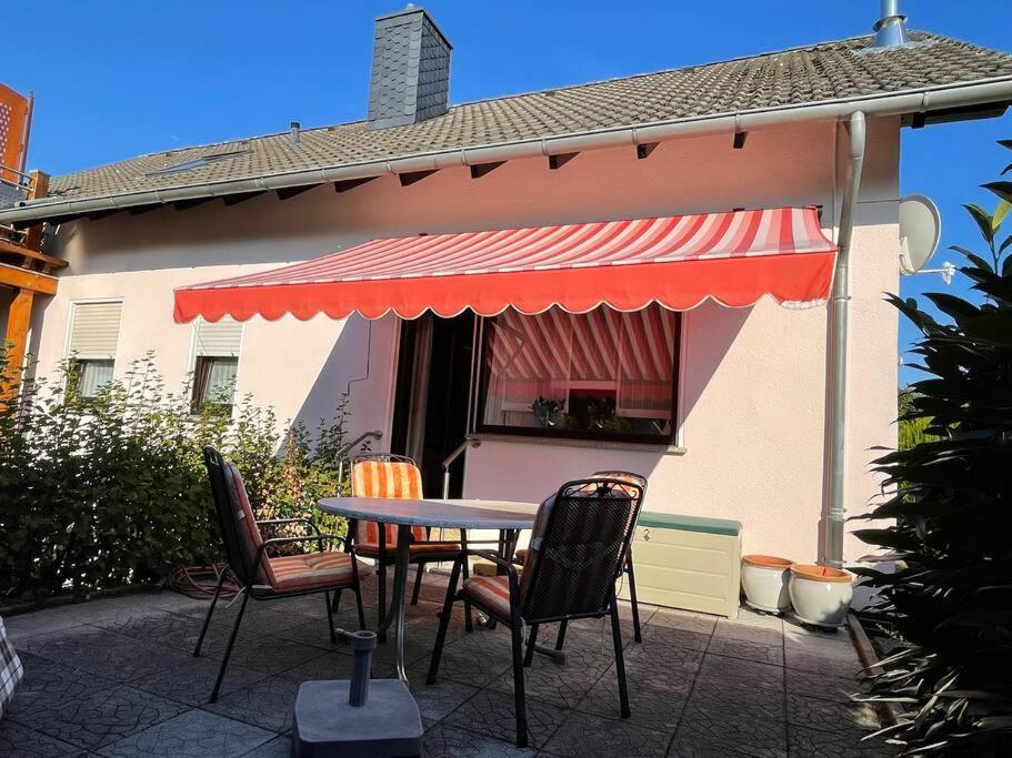 Ferienwohnung Leuchtbergblick Mit Terrasse Und Pkw Stellplatz Eschwege Exterior foto